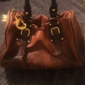 Distressed leather satchel with zipper lock